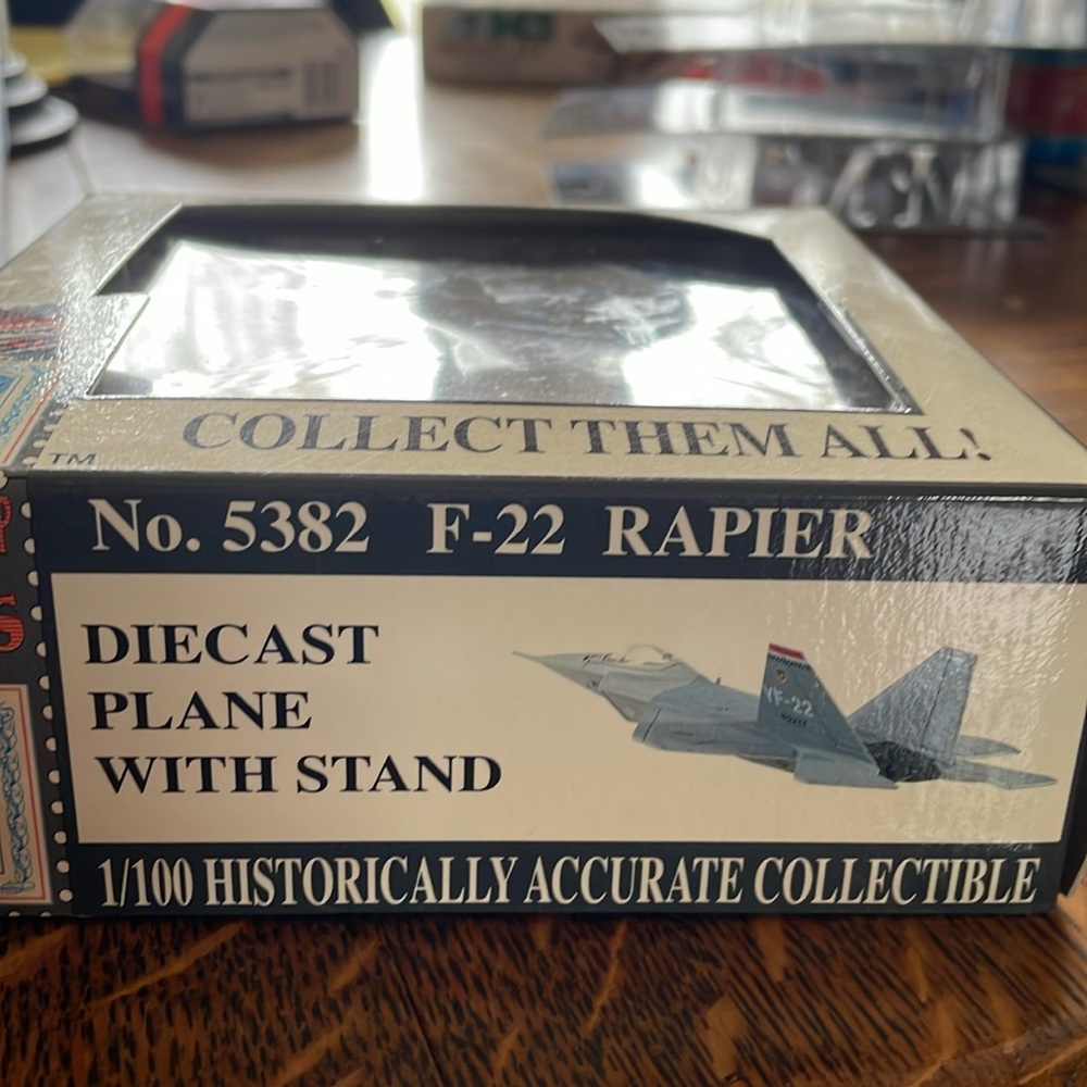 Postage Stamp F-22 Raptor plane - Picture 3 of 3
